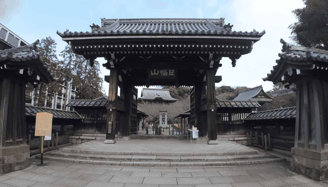 Somon, the outer gate of Kencho-ji in Kamakura, with its Kofukusan name plaque and the temple buildings beyond
