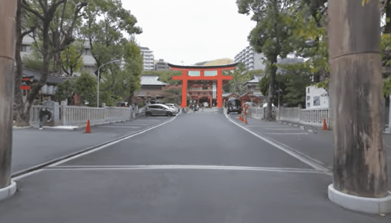 The vermillion torii gate and approach to Ikuta Shrine from Ikuta Road in central Kobe.