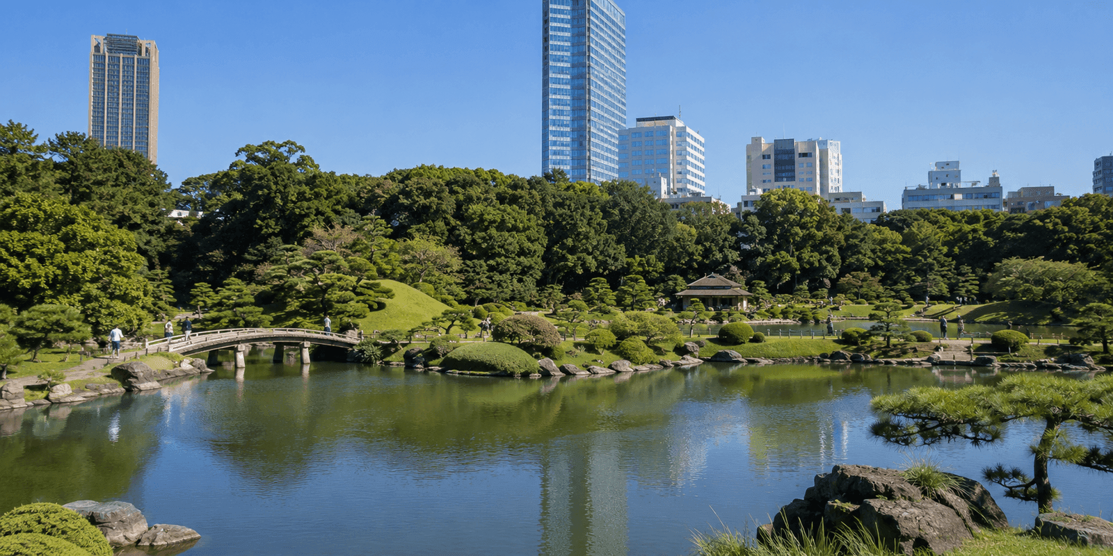Koishikawa Korakuen Garden's Daisen Pond and Edo-period landscape beside Tokyo Dome City in Bunkyo, Tokyo, Japan
