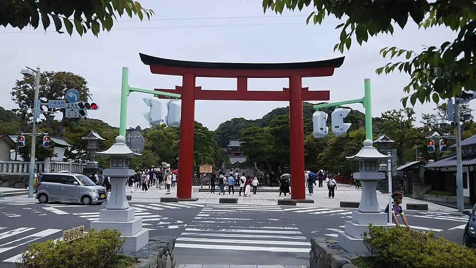 Torii gate at the pedestrian crossing entrance to Tsurugaoka Hachimangu Shrine in Kamakura